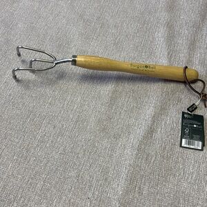 - Burgon & Ball Perennial mishandled claw cultivator